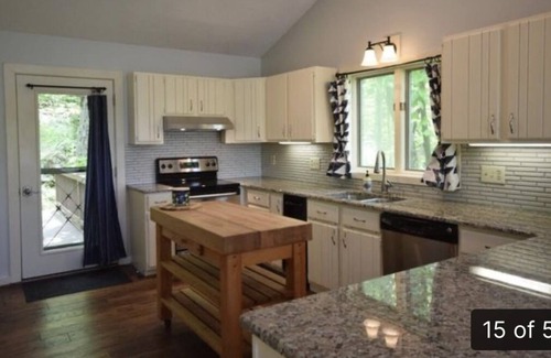 Pedlars Edge House | Livin' On The Edge Cozy Mountain Home at Wintergreen Resort.
