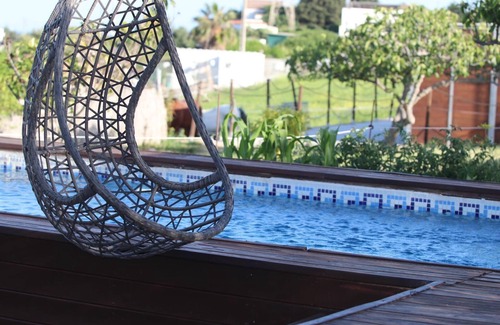 Estepona Ski Chalet | Living in a tiny house with horses and near the sea. 2 People