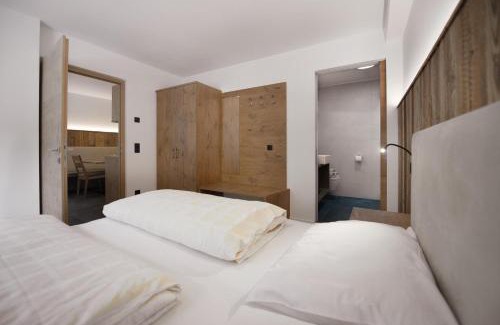 Racines Apartment | Living Miramor