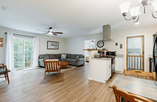 Rutherfordton House | Living Water Retreat #2 - Gorgeous New Farmhouse Retreat - 2 miles to TIEC