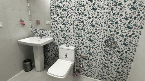 Kumarhatti Resort | LivingStone Sky Hills Apartment Kasauli