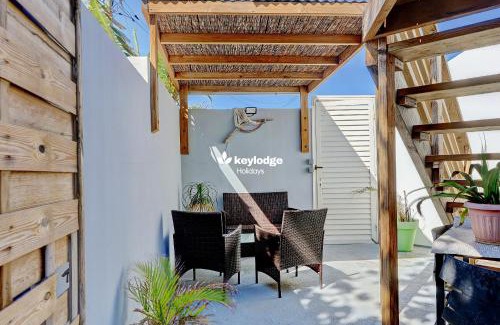 Saint-Pierre De La Reunion Apartment | Liyann - T2 avec vue sur mer - Terre Sainte