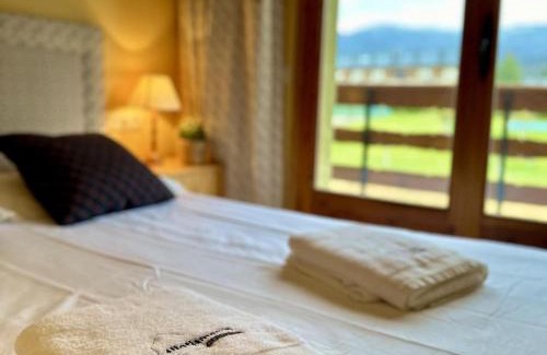 Llivia Apartment | Llívia, Cerdaña, alojamiento con piscina y pista de tenis