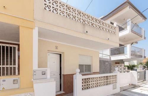 Oliva House | LLAMÀNTOL - Cosy house with private terrace near the beach.
