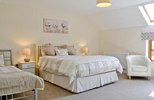 Whitland House | Llanlliwe Cottage