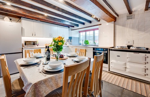 Machynlleth House | Llety Hiriaeth - Four Bedroom House, Sleeps 6