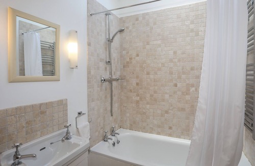 Abergele Cottage | LLO BACH BACH, pet friendly, country holiday cottage in Abergele