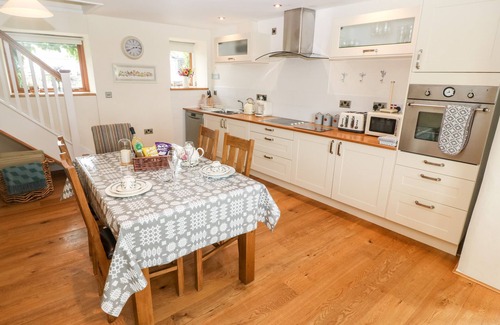Llandwrog Cottage | LLOFFT YR YD, family friendly, with a garden in Dinas Dinlle