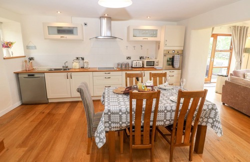 Llandwrog Cottage | LLOFFT YR YD, family friendly, with a garden in Dinas Dinlle