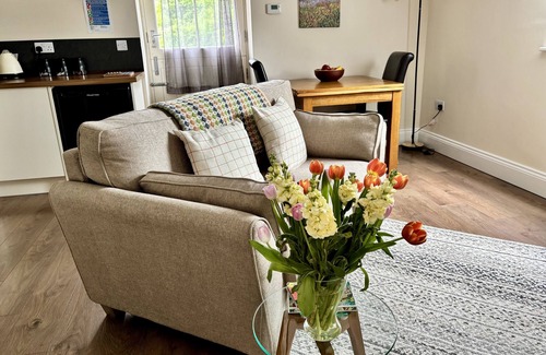 Boncath Apartment | LLOFT GWAIR - HAYLOFT, pet friendly, with a garden in Crymych