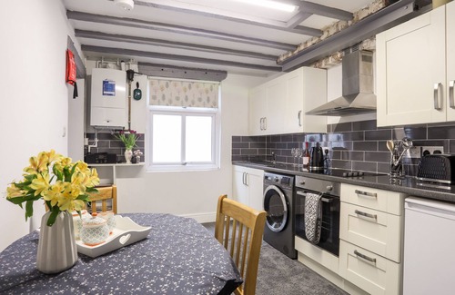 Llandderfel Cottage | LLYS MAIR, romantic, character holiday cottage in Bala