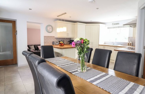 Llandderfel House | LLYS TIRION, pet friendly, with a garden in Bala