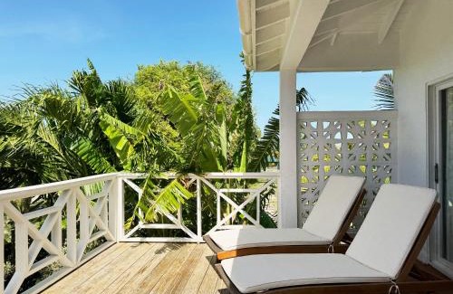 Dickenson Bay Apartment | Lo Studiolo