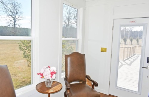 Forest House | Local landmark 4-bedroom estate with WiFi, AC on large farm in Forest, MS