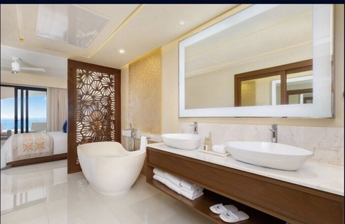 Santa Rosa Resort | Located between Tule Beach and Tequila Cove Beach - Villa La Valencia