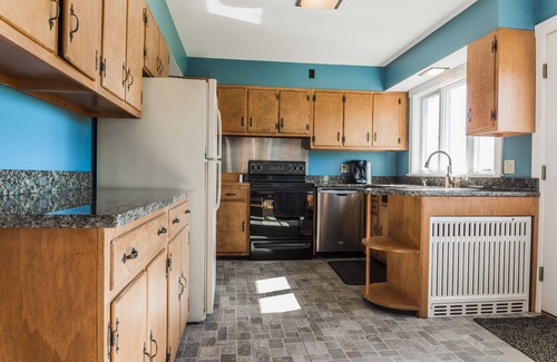 Glen Cove House | Located Directly On Rockland Harbor
