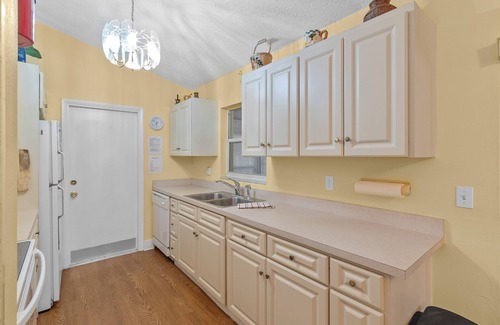 Gardens of Gulf Cove House | Located in an active community w/heated pools, tennis courts and shuffleboard