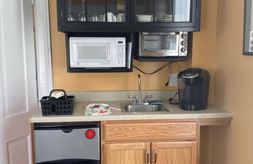 Martha Jefferson House | Located In Trendy downtown Belmont, Easy Walk To Downtown Mall,UVA. Pet friendly