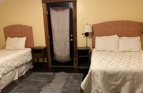 Martha Jefferson House | Located In Trendy downtown Belmont, Easy Walk To Downtown Mall,UVA. Pet friendly