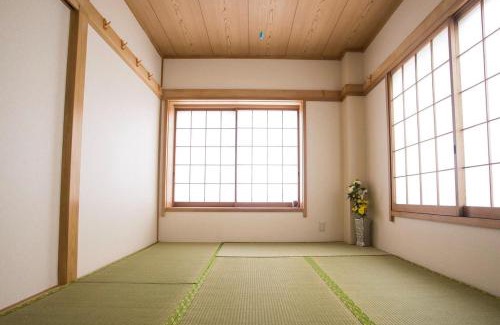Higashiyotsugi Apartment | Located near the station, easy access !