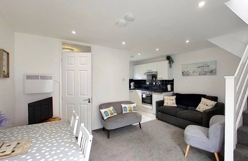 Saint Erth Praze Apartment | Located within the leafy grounds of Tolroy Manor, one mile south of Hayle.