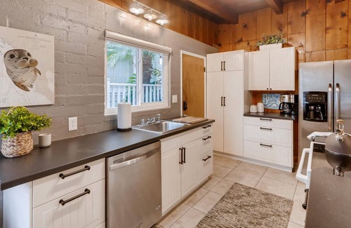 South Mission Beach Cottage | LOCATION! A/C. Play w/Beach Gear. Private Patio. CLEAN. Parking