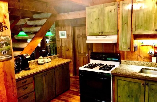 North Conway Cabin | LOCATION! A mountain cabin with western decor at Echo Lake/Cathedral ledge.