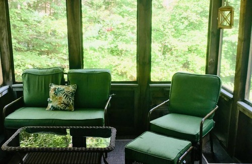 North Conway Cabin | LOCATION! A mountain cabin with western decor at Echo Lake/Cathedral ledge.