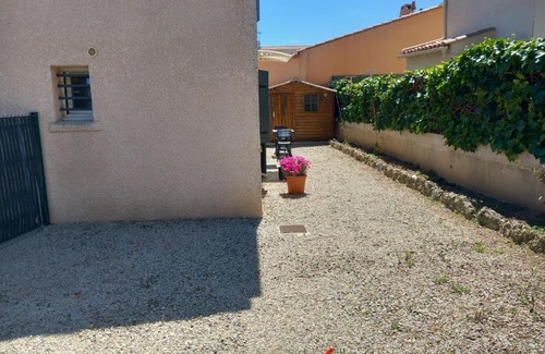 Saint-Mitre-les-Remparts Apartment | location saisonnière