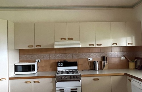 Mansfield House | Location Location - 5 minutes walk to shops, restaurants and cafes.