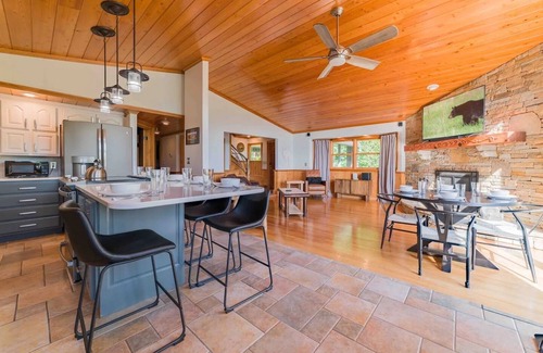 Pittman Center Cabin | Location Location Location ! Resort Pools , Hot Tub ! MILLION DOLLAR VIEW !