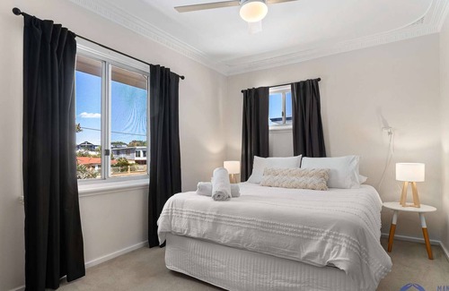 Falcon House | Location plus! Beachy 3 BR holiday home with views