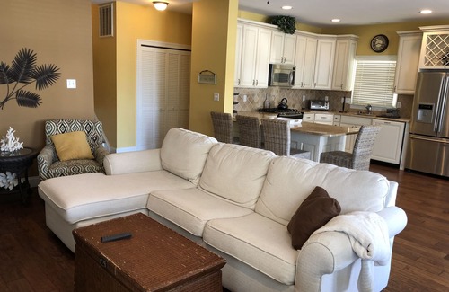 North End House | LOCATION-PRIME: Steps away from the Boardwalk & BEACH