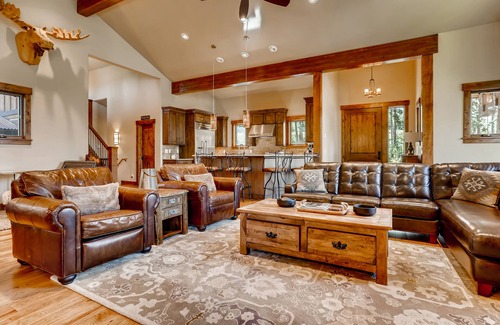 The Highlands House | Location! Views! Luxury! Space for everyone!