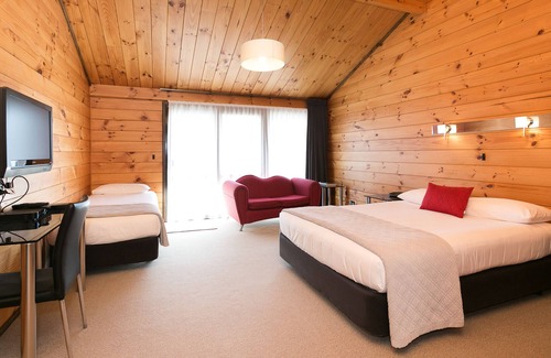 New Plymouth Hotel | Lockwood Manor Motel