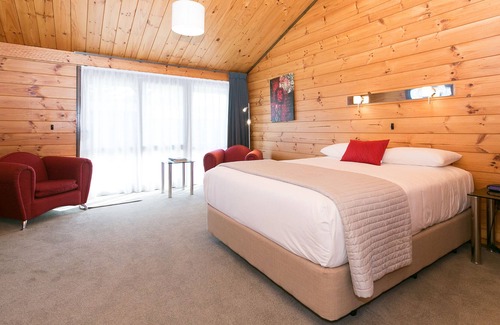 New Plymouth Hotel | Lockwood Manor Motel