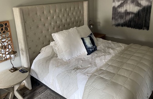 Okanagan-Similkameen House | Lodestone Flats- room 6