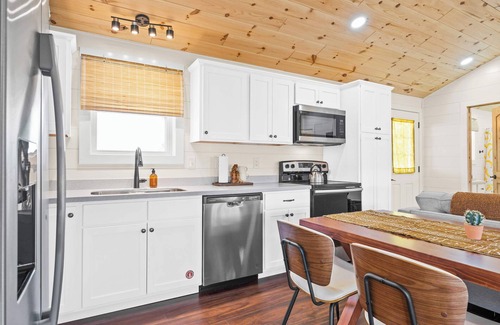 Williamstown Cabin | Lodge 104 at Eden Reserve—Safari Cabin Near Ark