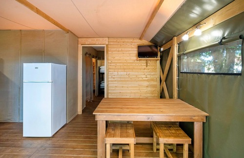 Lesperon RV Rental | "Lodge 3" with Shared Pool, Private Terrace and Shared Garden