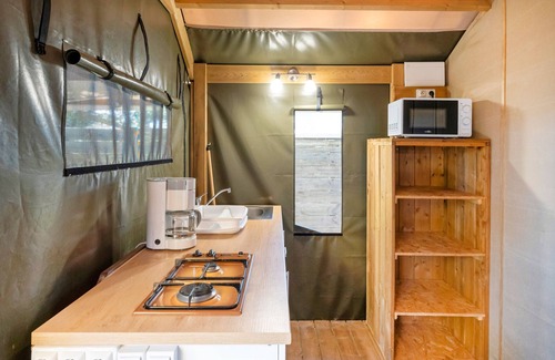 Lesperon RV Rental | "Lodge 3" with Shared Pool, Private Terrace and Shared Garden