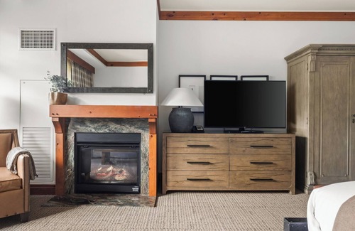 Stowe Area Cabin | Lodge At Spruce Peak Studio Third Floor Newly Renovated Great Spruce Peak Views Sleeps 4