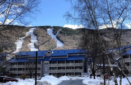Lincoln Apartment | Lodge Hotel H4 · Cute Hotel Condo at Loon Mountain w/pool, hot tub