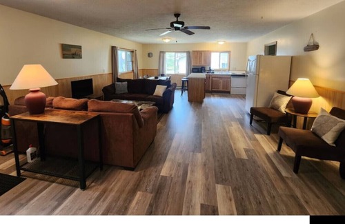 Au Train Cabin | Lodge @ Kimar's Resort on Lk SUP