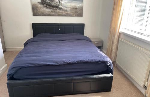 Stoke-on-Trent House | Lodge Park - 2 minutes walk to Stoke Hospital