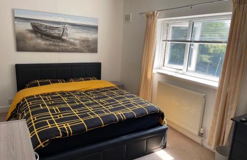 Stoke-on-Trent House | Lodge Park - 2 minutes walk to Stoke Hospital