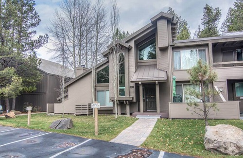Tennis Village Condo | Lodge-Style Getaway with Walk to Spa, A/C & BBQ