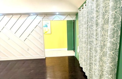 West Philadelphia Apartment | Lodgyy - Chic Double-bed Suite