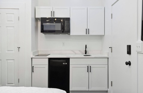 West Philadelphia Apartment | Lodgyy - Comfortable & Quiet Double-bed suite
