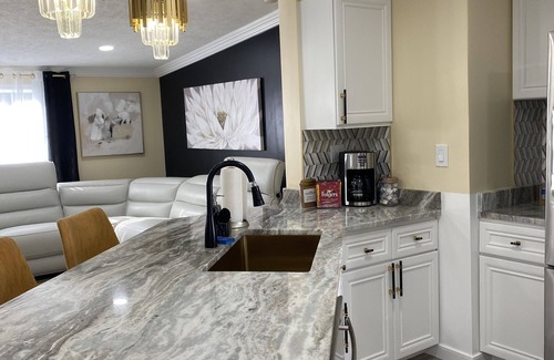 Dumfries House | Loera’s InnnLocated right off 95 exit Dumfries, 12 minutes from Quantico, VA.