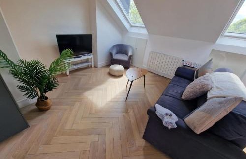 Deptford Apartment | Loft apartment with skyline views of Canary Wharf